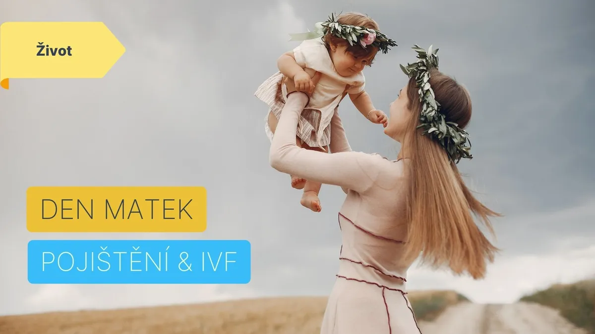 žena se fotí s malou holčičkou u pole